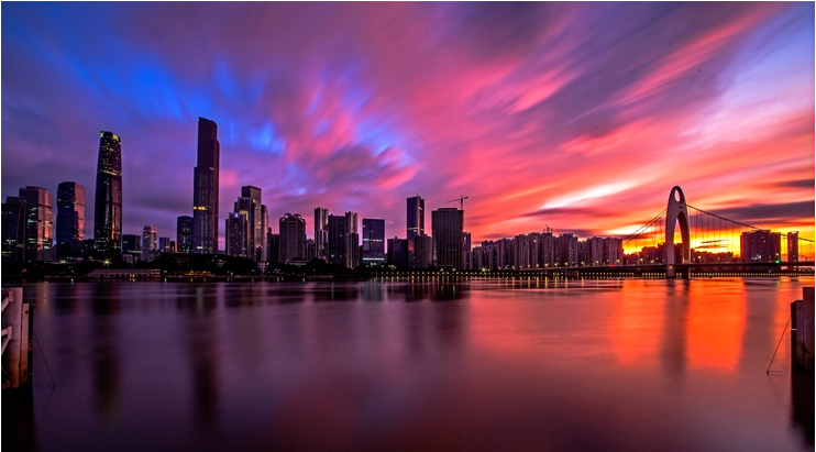 00271《珠江朝霞紅似火》