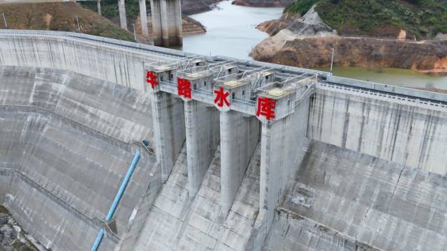 牛路水庫(kù)通過(guò)下閘蓄水驗(yàn)收。受訪者 供圖 牛路水庫(kù)通過(guò)下閘蓄水驗(yàn)收。受訪者 供圖